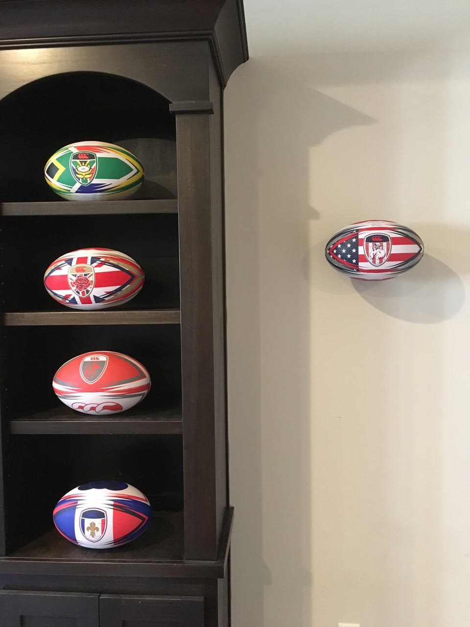 Football/Rugby Ball Mount-Football/Rugby Mounts-Sports Displays